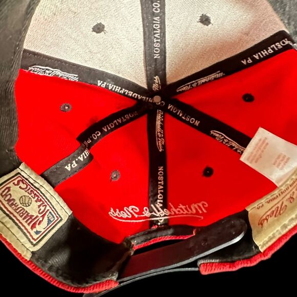 Chicago Bulls - Mitchell & Ness Hardwood Classic - NBA Snapback Hat Cap - Red - Picture 13 of 13